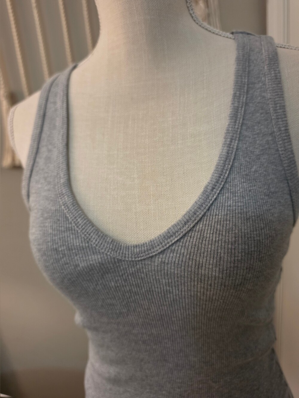 James Perse Heather Gray Ribbed V Neck Tank Top - Picture 4 of 7